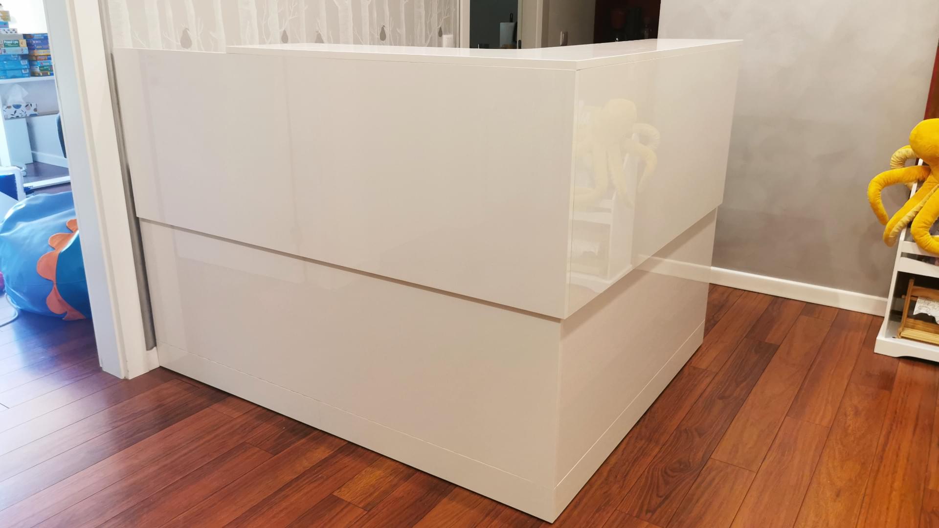 biała lada narożna do gabinetu