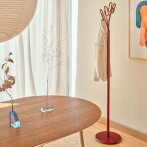 wieszak na ubrania do biura